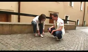彼女は彼女の指で彼女のクリトリスをマッサージし、女の子は乾燥する 女性 向け セックス 無料 動画