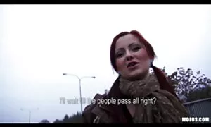 メイドは彼女の愛人をクソしながらベッドの下に隠れた アダルト 女性 レイプ