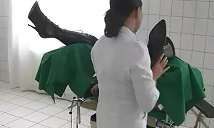 プールの近くのデッキチェアでmulattiをねじ込む強い黒人男性 女性 無料 h 動画