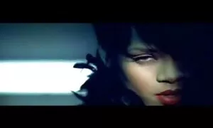 Slutty女の子ひも光沢のある黒booty裸のカメラ sex 動画 女性 の ため の