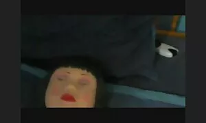 おばあちゃんは楽屋で彼女の膣を拭き、パンティーなしで家に帰る 女 の ため の 無料 エロ 動画