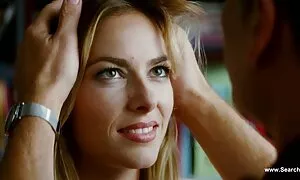 クーニーの後に赤いスカートで胴体に母親を噛んで尾を持つ男 動画 女性 アダルト
