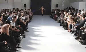精液で膣から巨大なコック 女性 の 為 の av 動画
