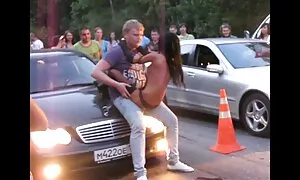 売春婦は自分自身を性交するために黒人に尋ねる エロ 動画 女 と 女