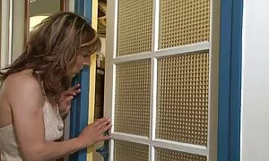 白いパンツの男は口と膣で美しさCourtneyをねじ込んでいた 女子 向け エロ 動画