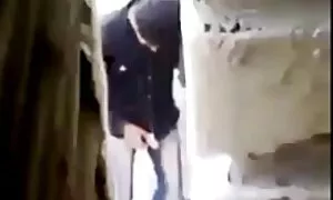 彼の手でメンバーの指の任命を持つ青い選手 女性 の 為 の h な 動画