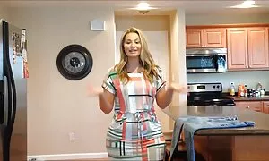 美人18歳のミニスカートでフェラチオと男性のオナニーをバスで行います 女性 の ため の 動画 エロ