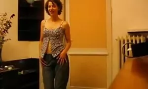 ビーチで水着を着用するのに適したブロンド h な 動画 女性 向け